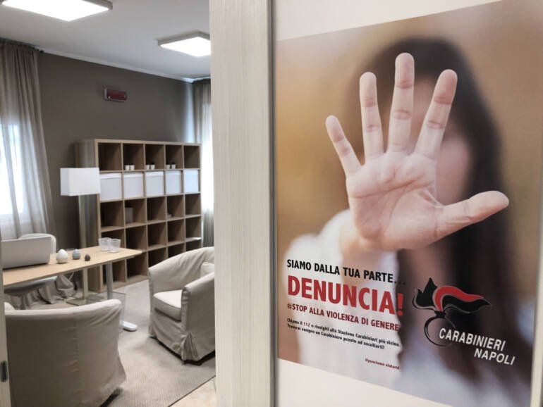 Violenza di genere, record di casi a Napoli e provincia. Arriva il ‘violenziometro’ per le persone in difficoltà