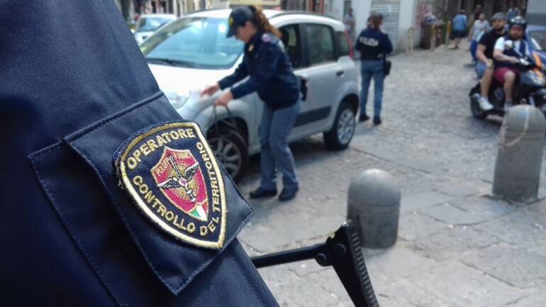 Fuorigrotta, rubano in un appartamento: arrestati 2 fratelli