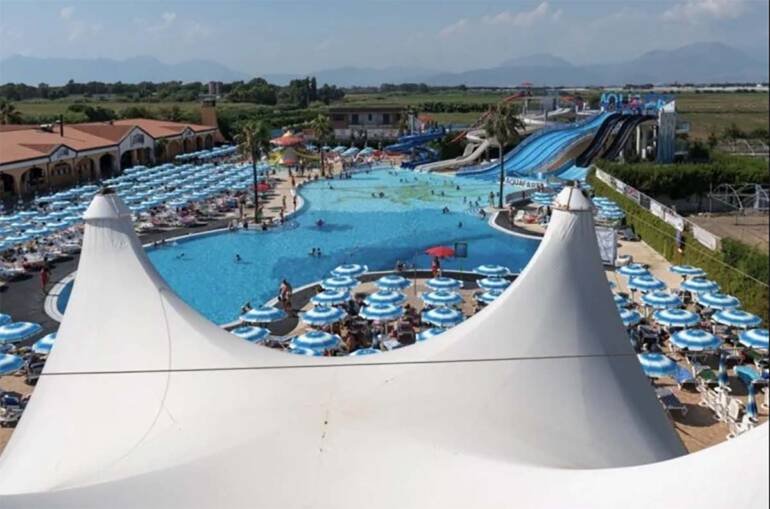 Ragazzino di 12 anni di Pompei muore nel parco acquatico a Battipaglia