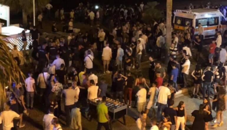 Avellino, 2 ragazze denunciano aggressione in piena movida