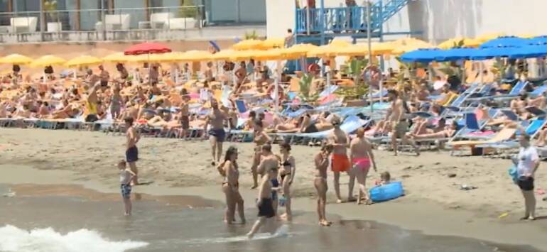 Scendono i casi covid in Campania ma aumentano i ricoverati in terapia intensiva
