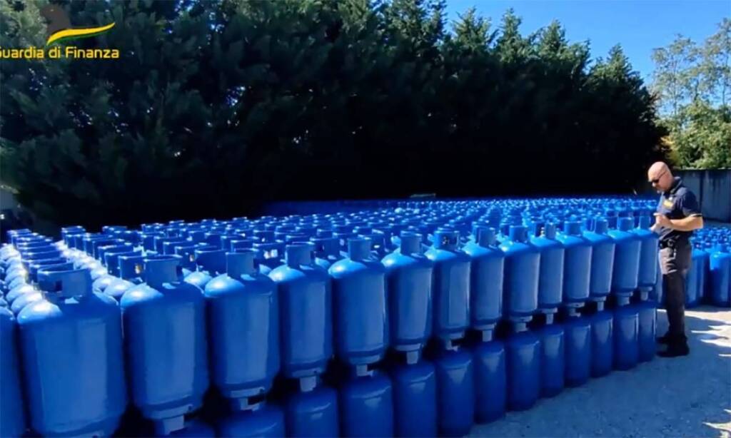 Bombole Gpl, blitz della Finanza: sequestrato un opificio in provincia di Caserta