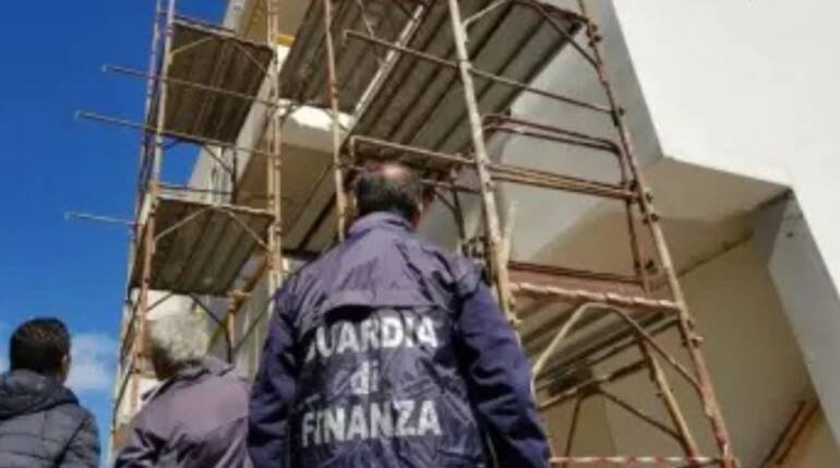 Napoli, truffa dei bonus edilizi: 21 indagati. Sequestrati beni per 1,7 miliardi di euro
