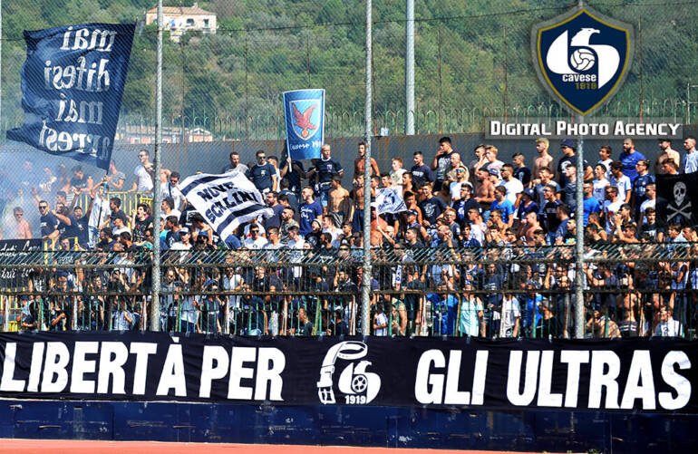 assalto alla polizia, ultras cavese