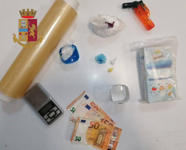 fuorigrotta droga in casa