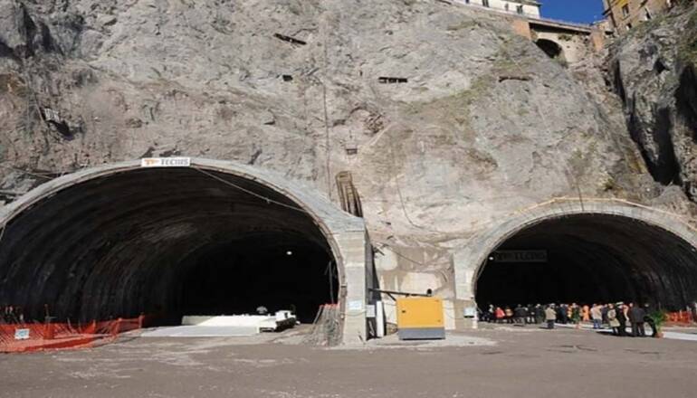 Salerno, lavori alla Galleria Porta Ovest: da oggi i divieti per i mezzi pesanti
