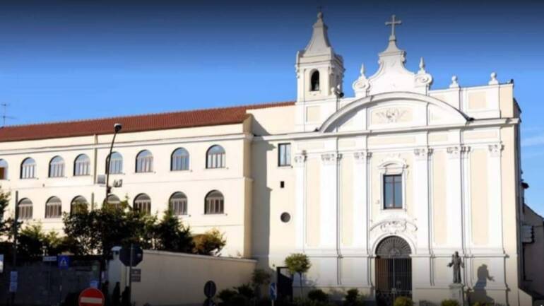 Giugliano, il sindaco scrive a papa Francesco: “Non chiudete il convento”