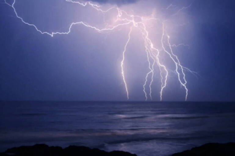 Allerta Meteo, domani scuole chiuse a Napoli e in molti comuni in Campania