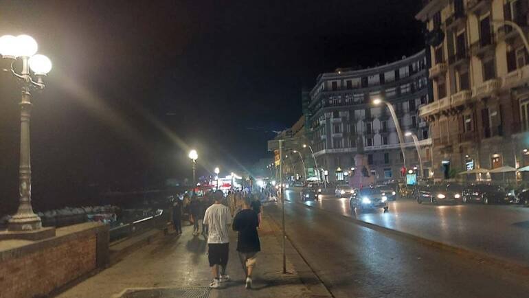 Napoli, furti di energia elettrica tra case e locali del Lungomare: decine di sanzioni