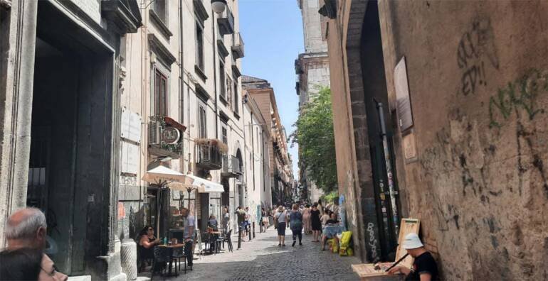 accoltellato a Santa Chiara, napoli