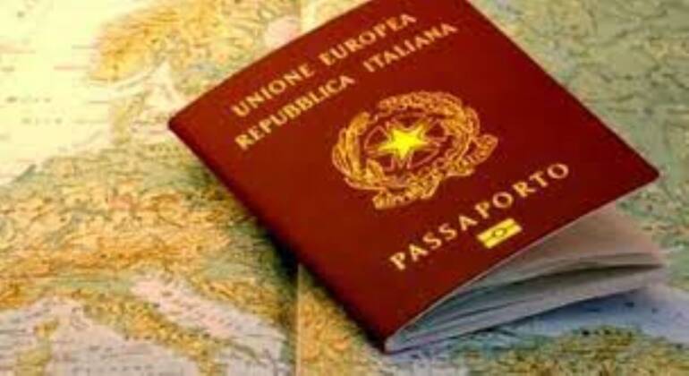 Napoli, apertura straordinaria dell’ufficio passaporti