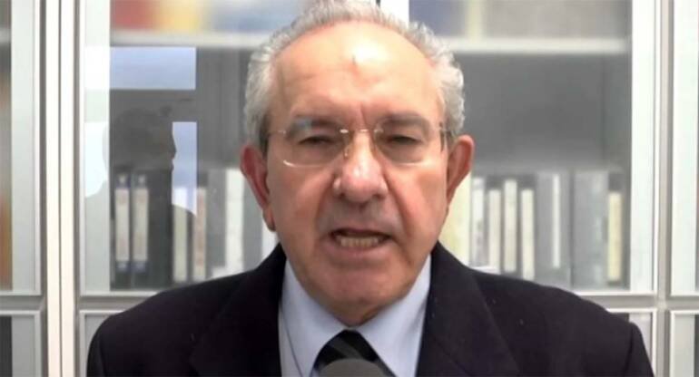 Paziente positivo al Covid curato con funghi, via al processo a medico no vax