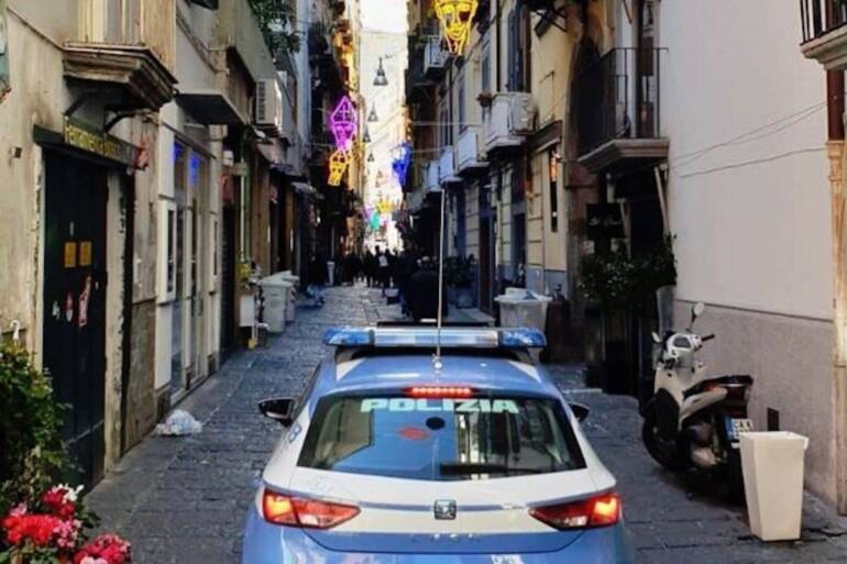 Napoli, sorpreso a spacciare ai Quartieri Spagnoli: arrestato