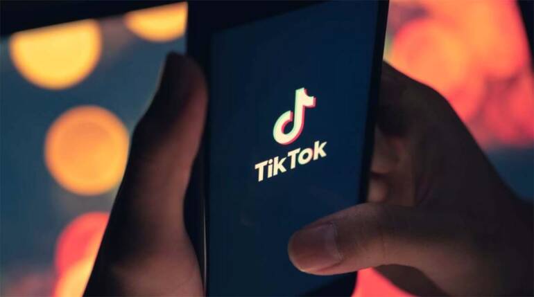 A Napoli incontro su Tik Tok, stop uso per gli under 13