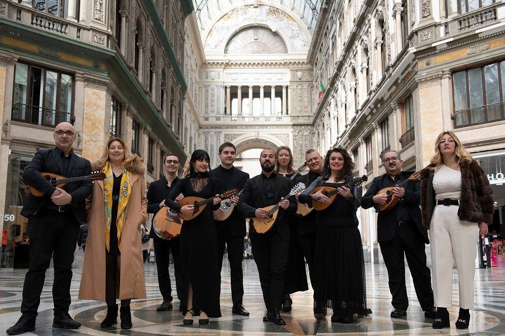 Concerto al tramonto ad Amalfi: l’Accademia Mandolinistica Napoletana presenta “Serenata Luntana”