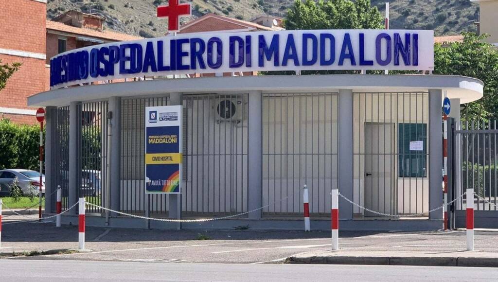 Pregiudicato positivo scappa dal Covid Hospital di Maddaloni: polizia lo trova nudo in piazza
