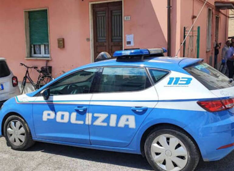 Blitz della polizia a Castellammare e Acerra