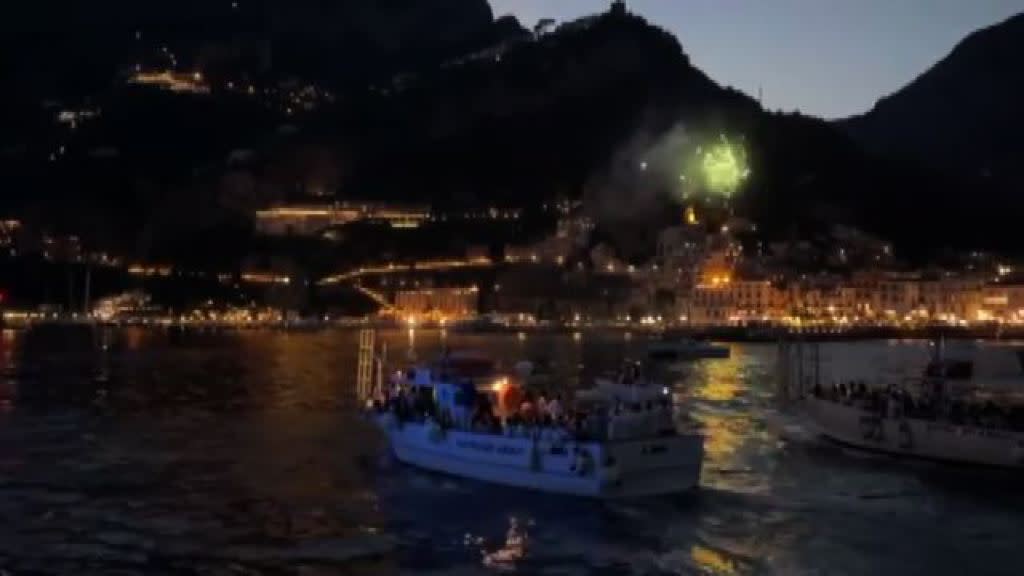 amalfi processione mare