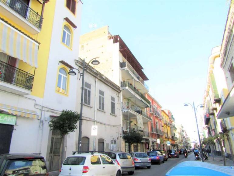 Barra, proprietari di casa al mare e ladri in azione: arrestati in 3