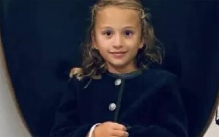 Bimba napoletana di 7 anni muore schiacciata da una statua in un albergo a Monaco