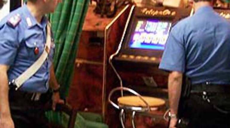 Caserta, perde soldi a videopoker e simula rapina: denunciato