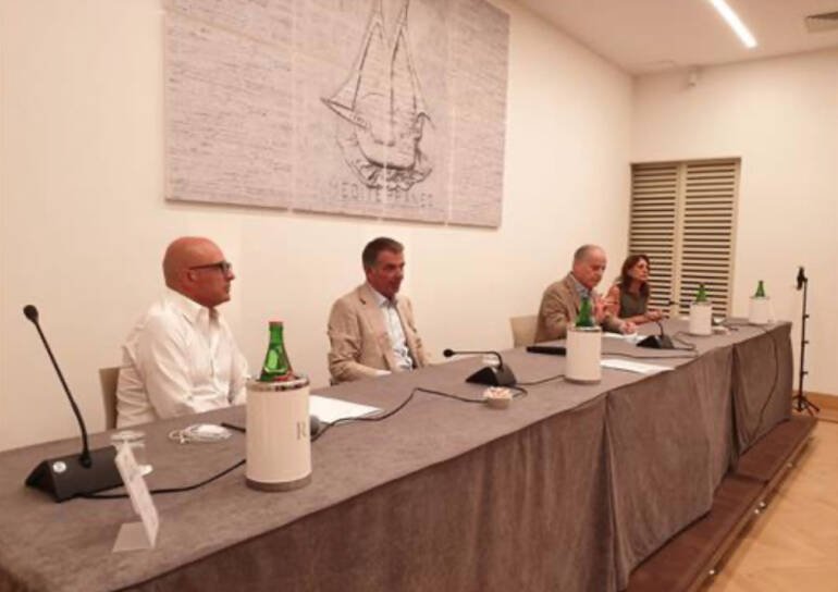 Forza Italia, caos in Campania: De Siano, Pentangelo, Sarro e Ferraioli lasciano il partito