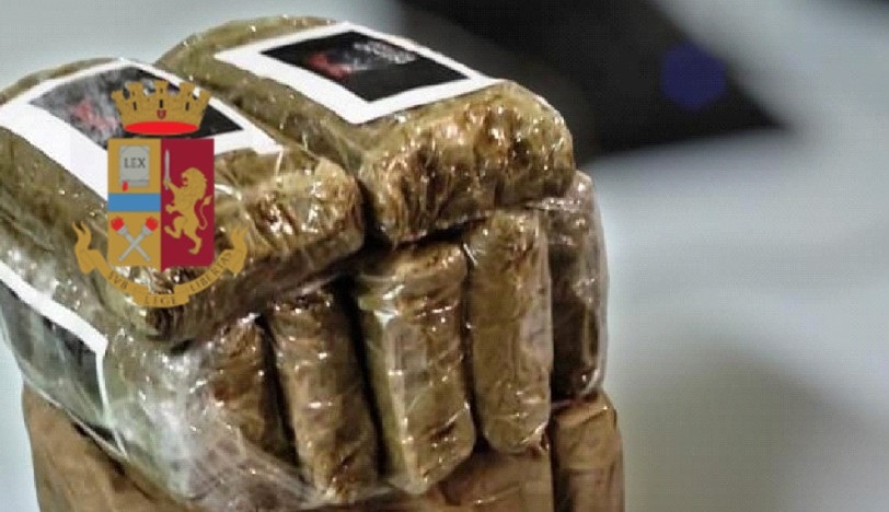 Napoli, polizia interviene per una lite e trova 2 kg di droga: arrestato 42enne tunisino