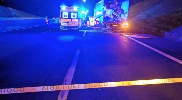 Scontro tra auto e moto a Grumo Nevano, grave centauro: è in pericolo di vita