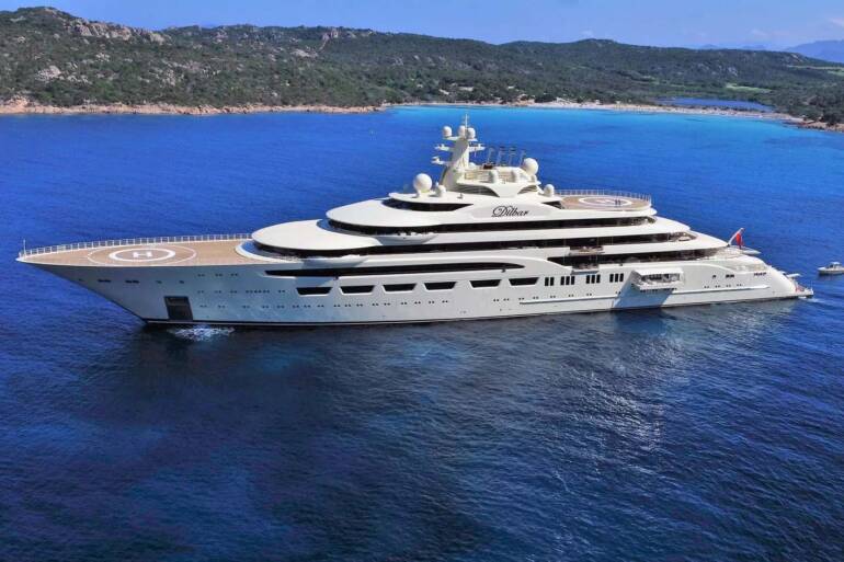 Ischia dice sì agli ormeggi dei maxi yatch