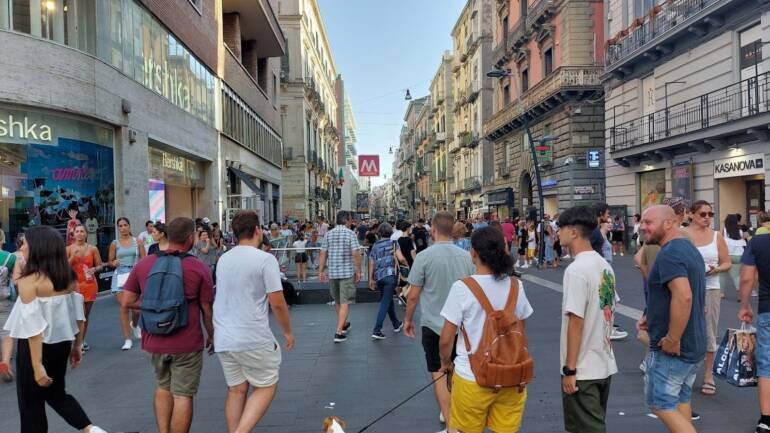 Napoli, ferie con tanti negozi aperti in centro