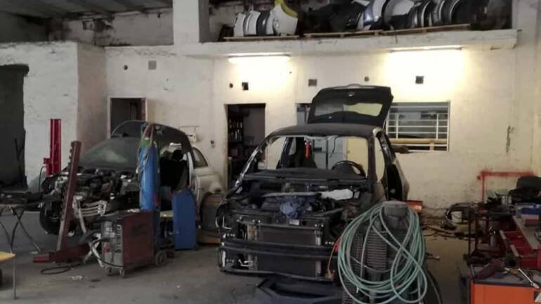 Marigliano, vende auto rubate con telaio contraffatti: denunciatio