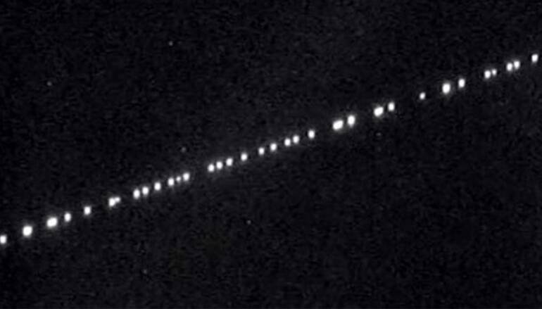 Avvistamento di UFO ? No, sono solo i satelliti Starlink