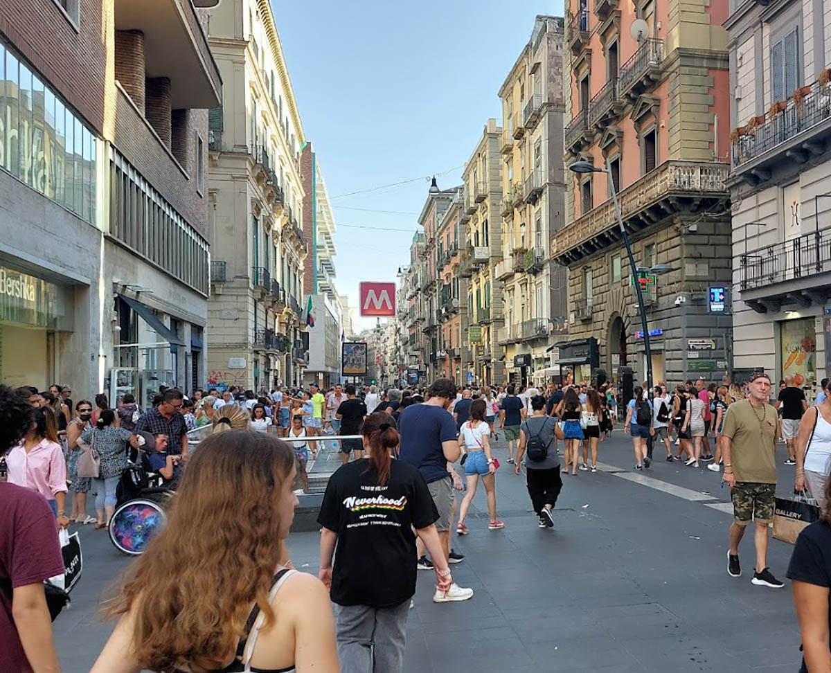 Napoli retrocessa tra le peggiori città d’Italia per la qualità della vita.