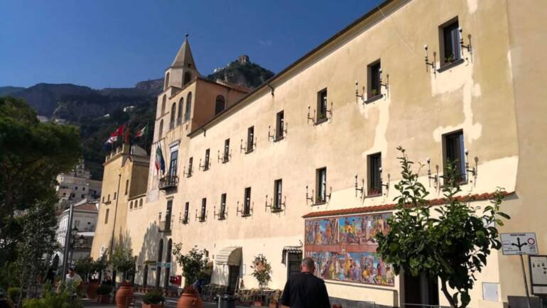 Amalfi, tre concorsi per nuove assunzioni al Comune: aperte le candidature