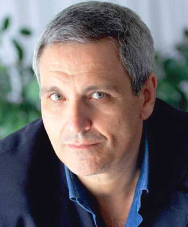 Napoli, Maurizio De Giovanni: “Invasi da 600 delinquenti, la colpa è stata farli partire”