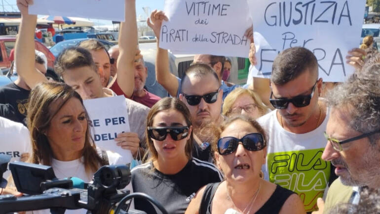 Raccolta fondi per aiutare la madre di Elvira, la ragazza investita e uccisa da una moto pirata
