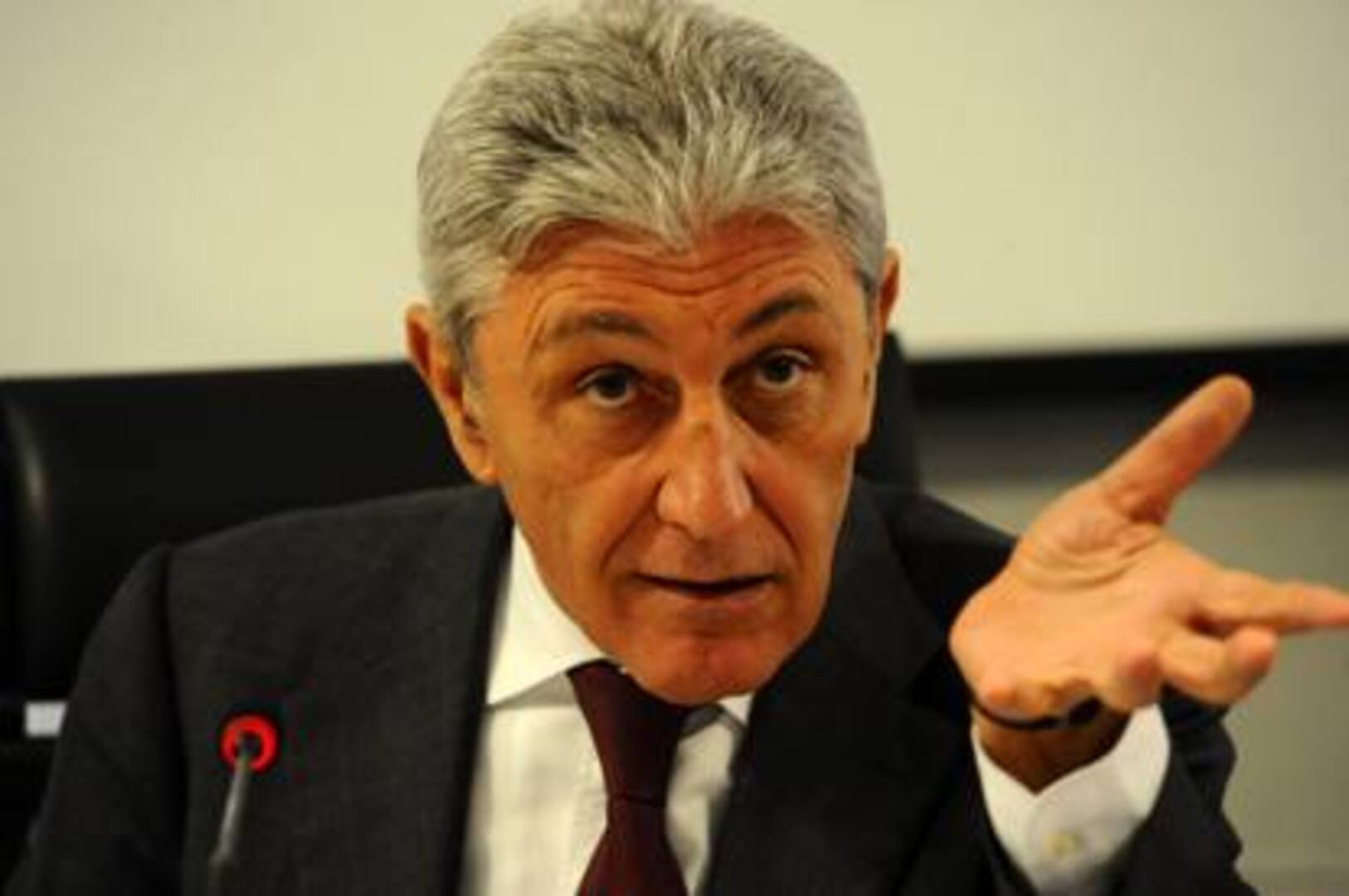 Bassolino critica l’immobilismo a Napoli: “Nessun cambiamento in due anni”