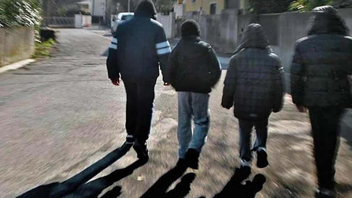 Arrestati due minorenni per rapina a magistrato a Napoli.
