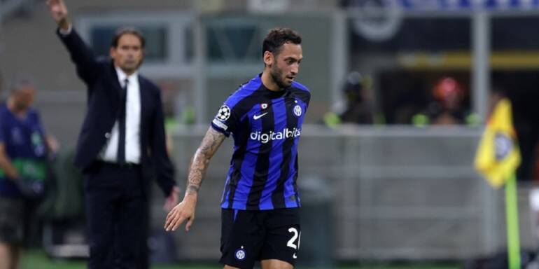 L’Inter perde Calhanoglu: infortunio alla coscia, Champions a rischio