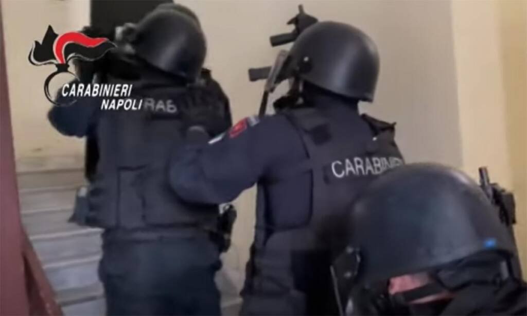 Napoli, propaganda neonazista: indagati e perquisiti 10 estremisti