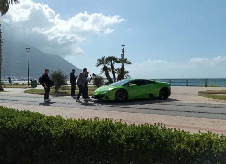 Castellammare, supermulta per gli sposi in Lamborghini