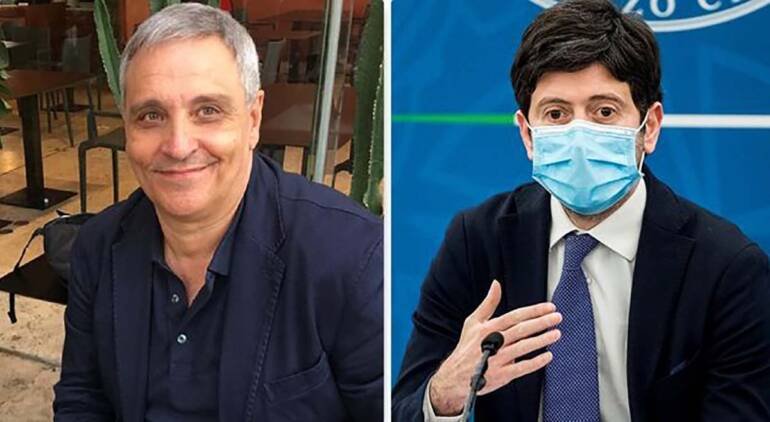 I No vax a Napoli attaccano Speranza e Maurizio De Giovanni