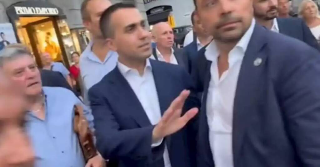 Di Maio contestato a Napoli «Vattenn non t vulimm» . E Renzi pure si defila VIDEO