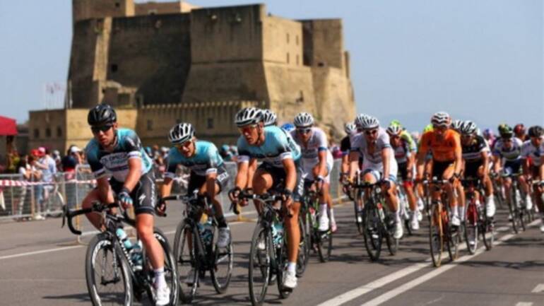 Giro d’Italia: tappa torna a Napoli, da Vesuvio a Positano