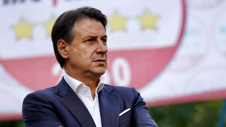 Da Scampia parte il tour con Giuseppe Conte in difesa del Reddito di cittadinanza