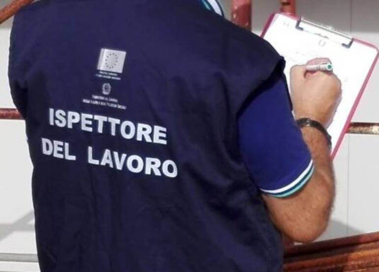 Caporalato a Caserta: irregolari 9 aziende su 11. Sospese 5 attività