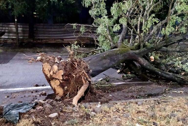 Bomba d’acqua in provincia di Benevento danni e allagamenti