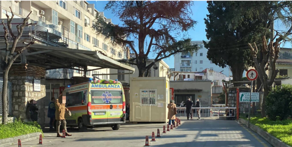 Castellammare, 19enne accoltellato: arrestati due giovanissimi di Gragnano