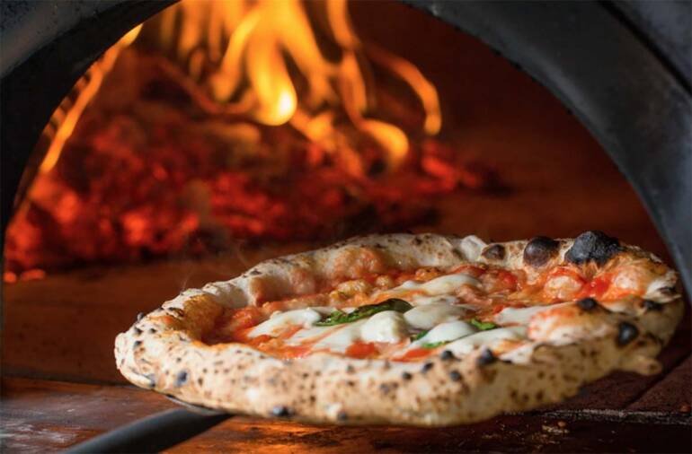 napoli pizza village