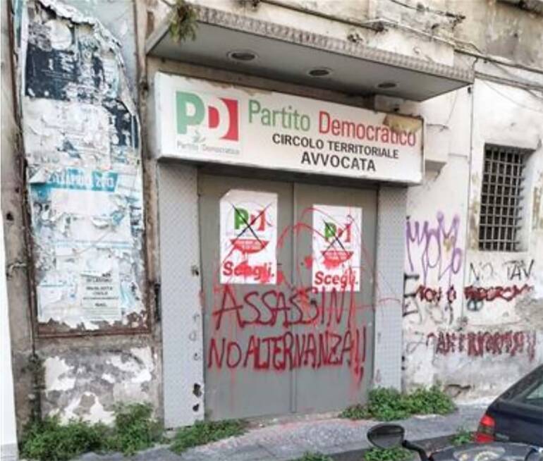 Napoli, imbrattata la sede del Circolo Pd Avvocata